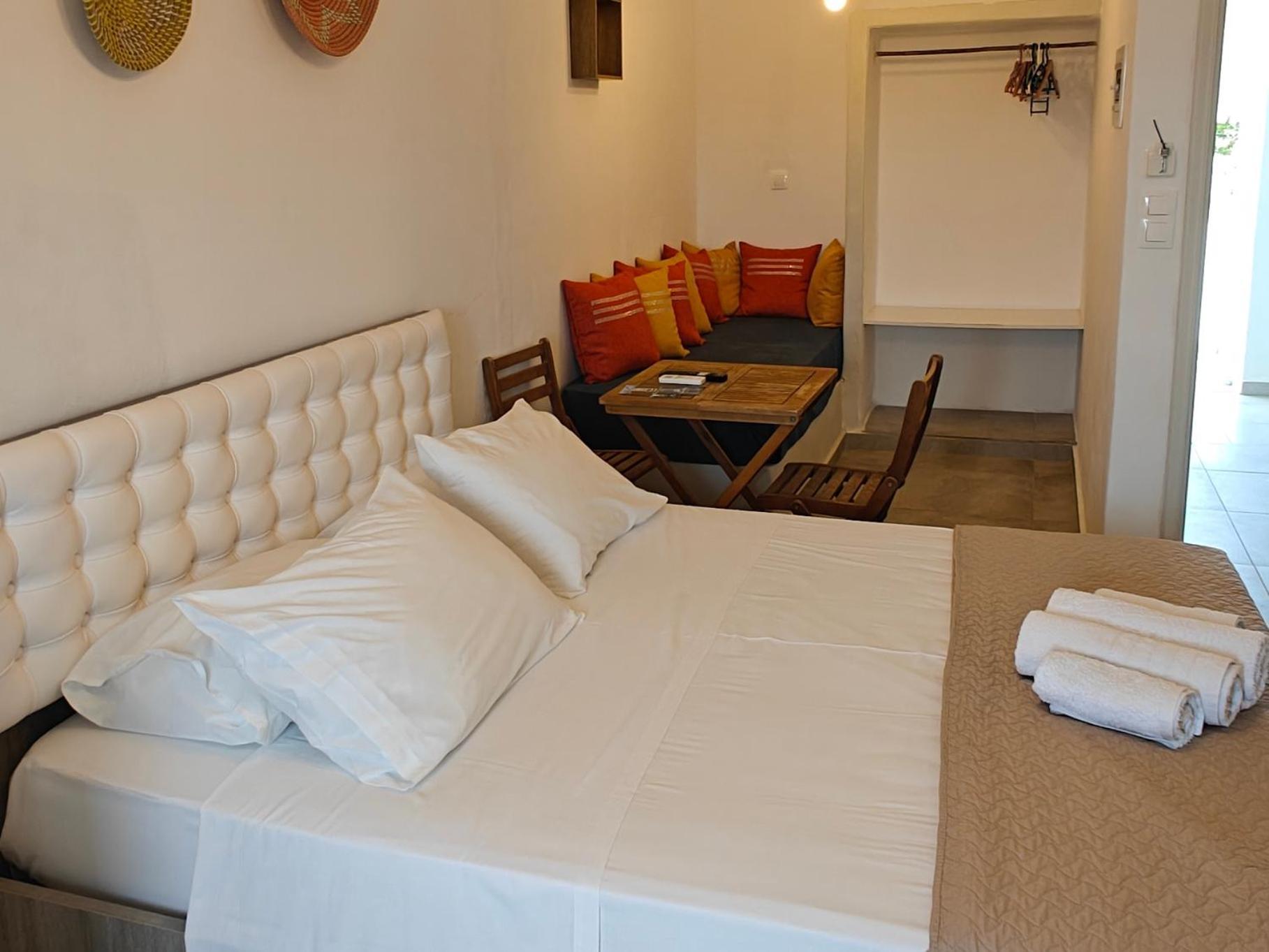 Joannes Vacation Rooms Adamantas  Rum bild